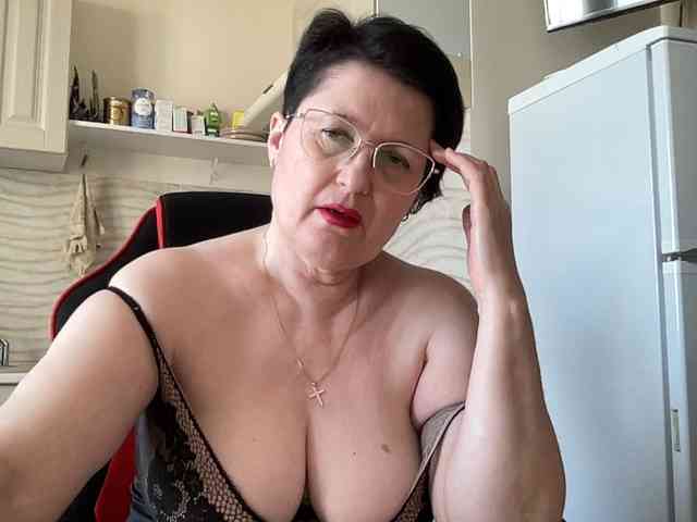 HotMilfPussy webcam