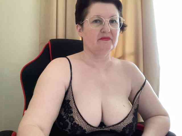 HotMilfPussy webcam