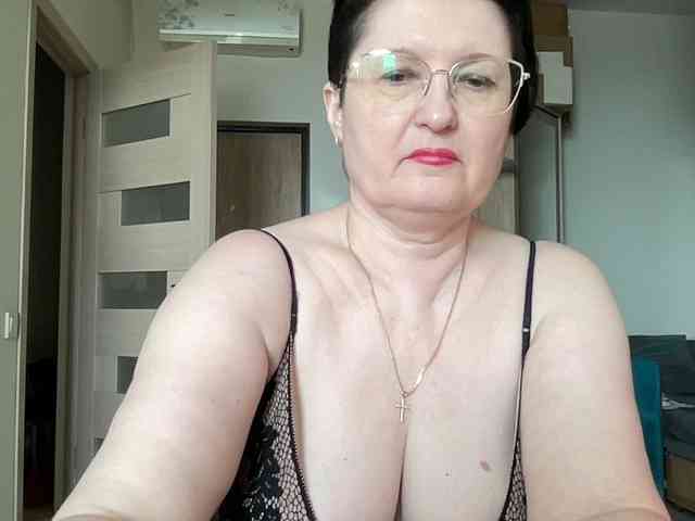 HotMilfPussy webcam