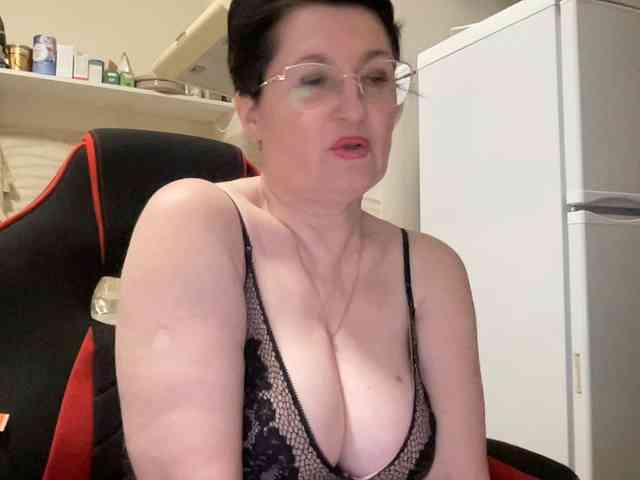 HotMilfPussy webcam