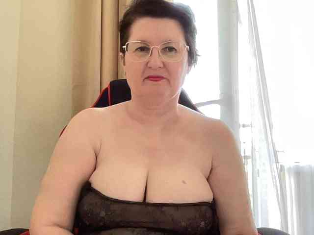 HotMilfPussy webcam