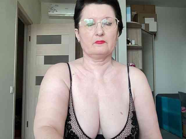HotMilfPussy webcam