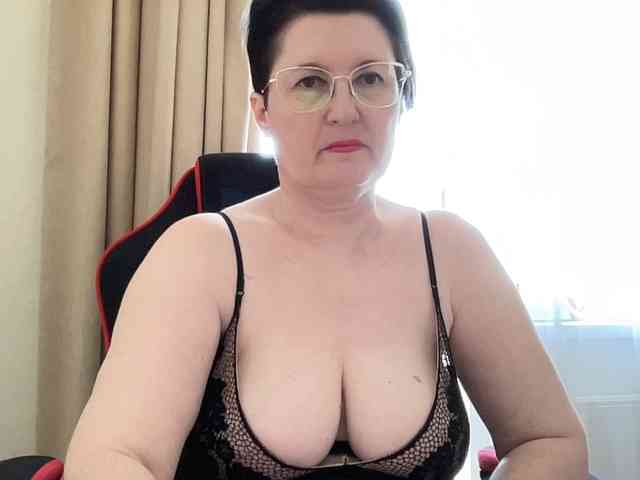 HotMilfPussy webcam