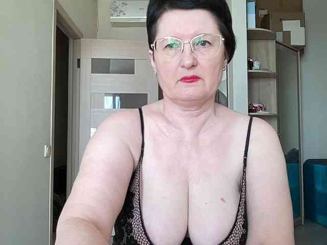 HotMilfPussy webcam