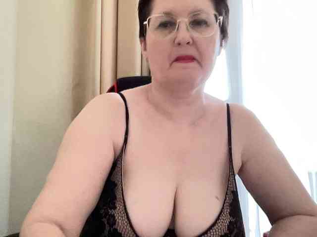 HotMilfPussy webcam
