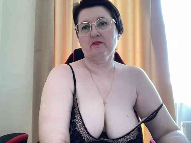 HotMilfPussy webcam
