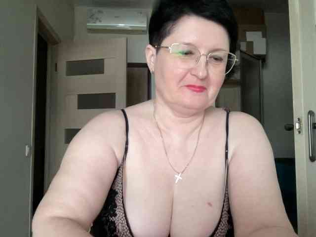 Модель: HotMilfPussy