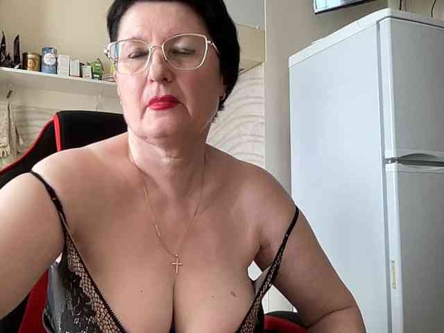 HotMilfPussy webcam
