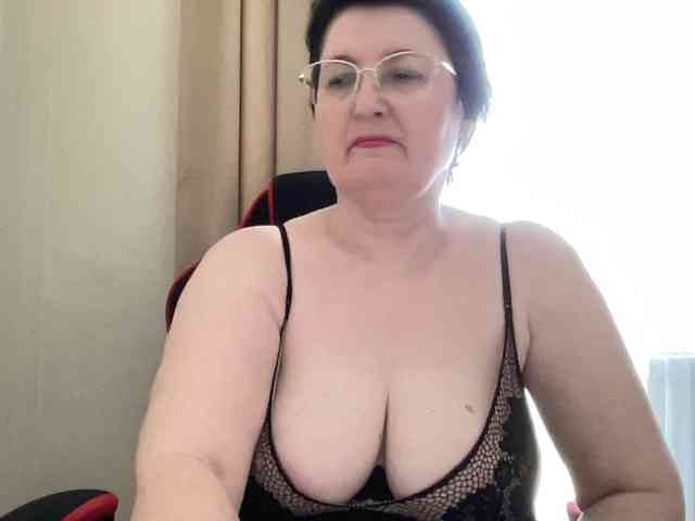 HotMilfPussy webcam