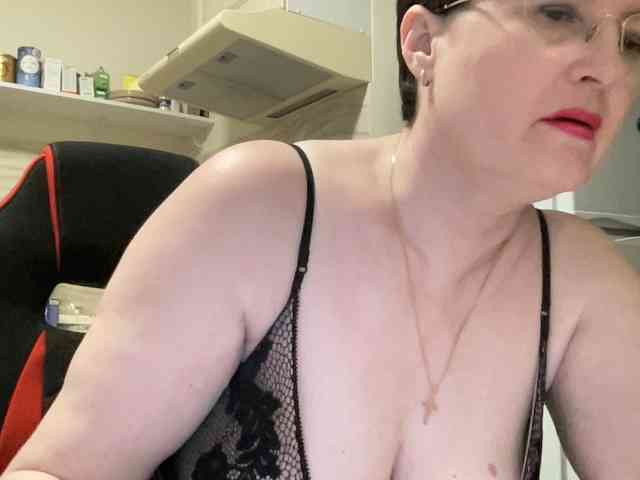 HotMilfPussy webcam