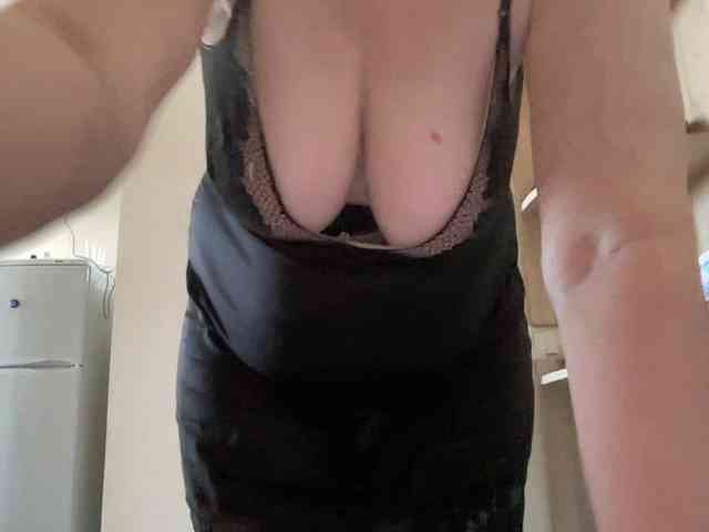 HotMilfPussy webcam