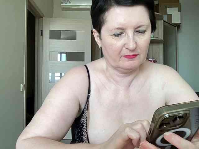 Модель: HotMilfPussy