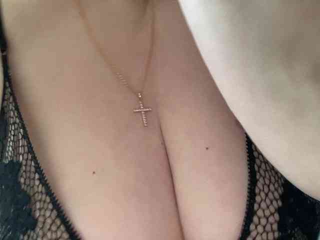 HotMilfPussy webcam
