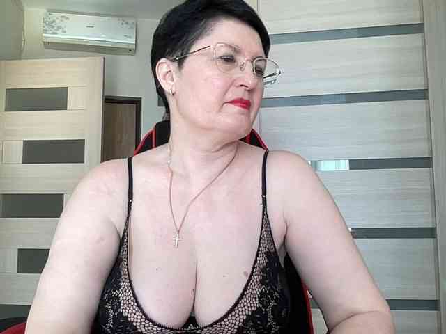 HotMilfPussy webcam