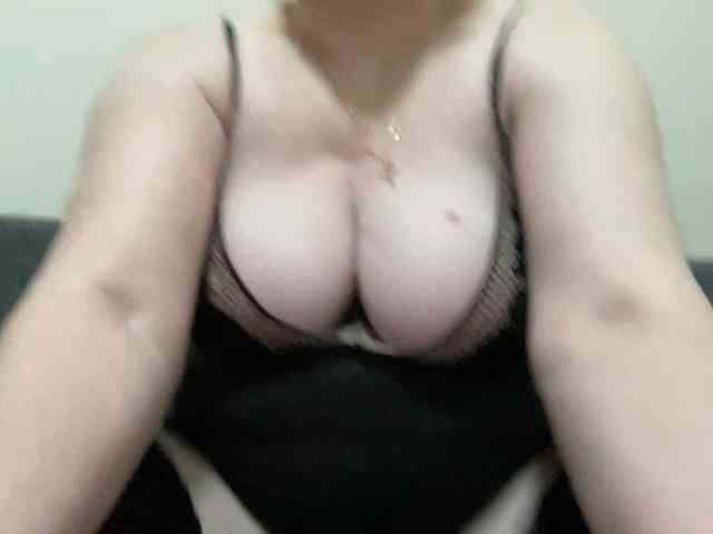 Модель: HotMilfPussy