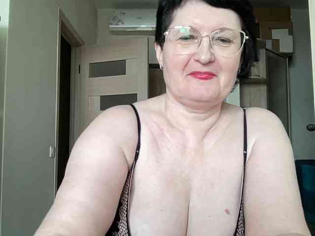 HotMilfPussy webcam