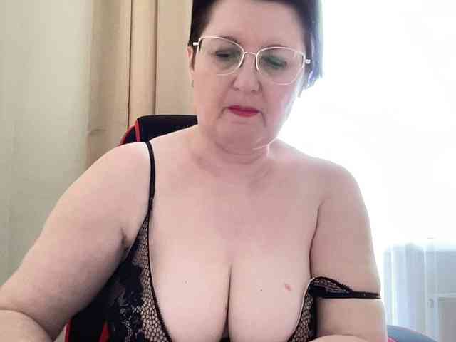 HotMilfPussy webcam