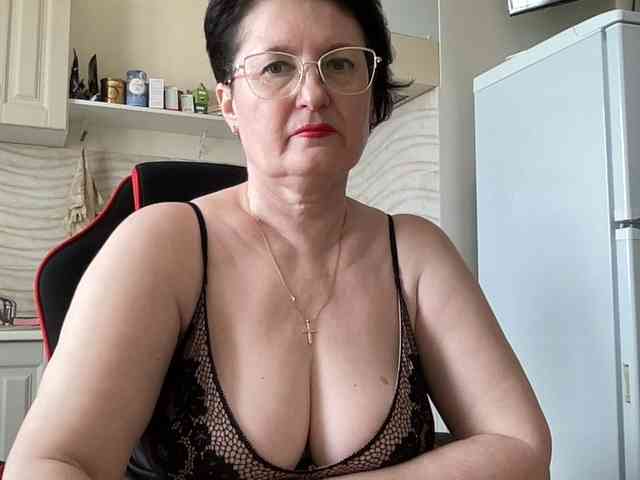 HotMilfPussy webcam