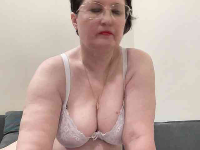 HotMilfPussy webcam