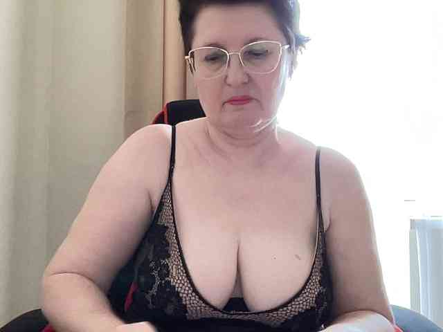 HotMilfPussy webcam