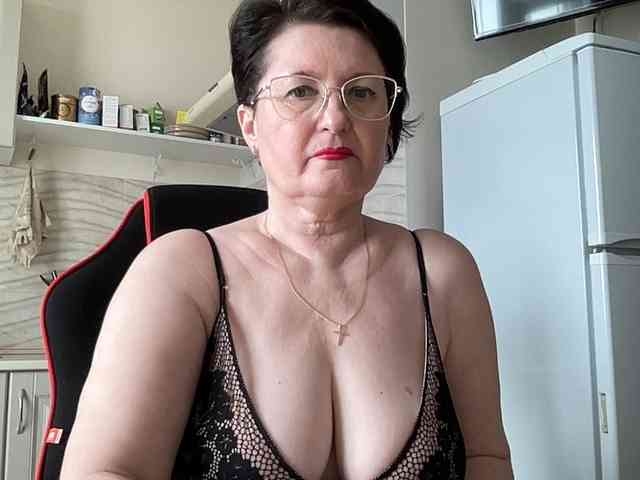 Модель: HotMilfPussy