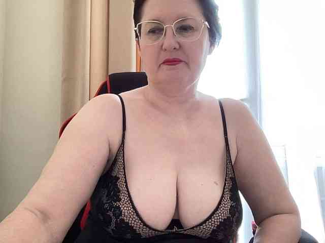 HotMilfPussy webcam