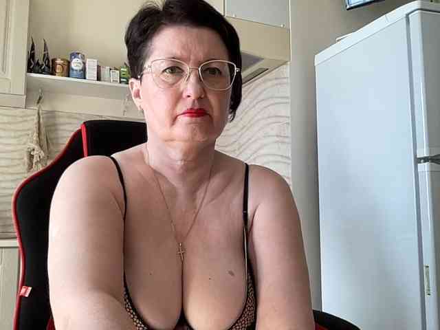 HotMilfPussy webcam