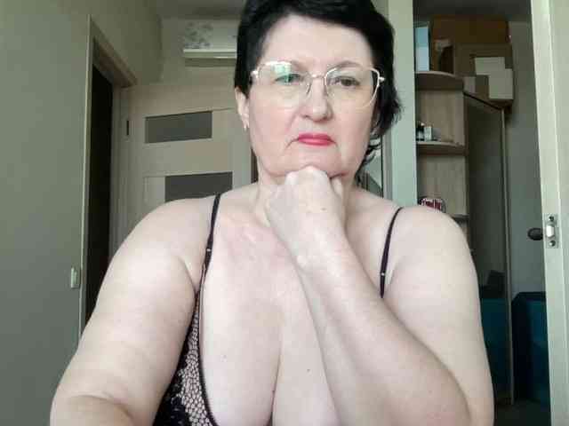 HotMilfPussy webcam