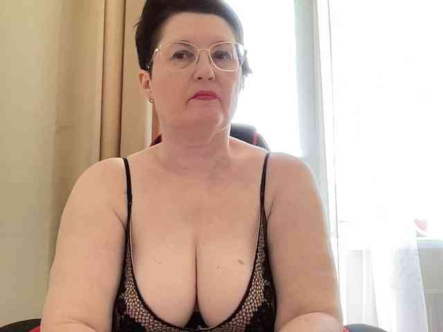 HotMilfPussy webcam