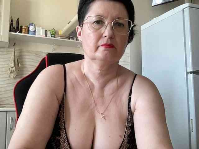 HotMilfPussy webcam