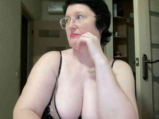 HotMilfPussy webcam