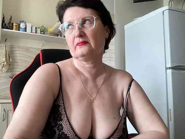 HotMilfPussy webcam