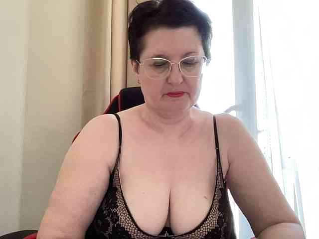 HotMilfPussy webcam