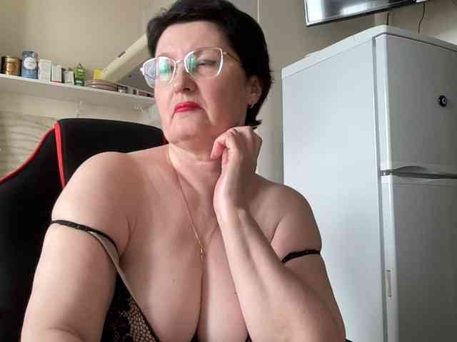 HotMilfPussy webcam