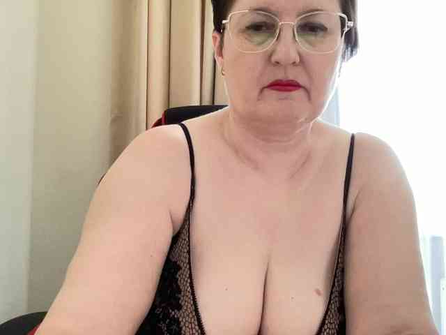 HotMilfPussy webcam
