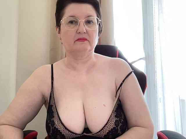 HotMilfPussy webcam