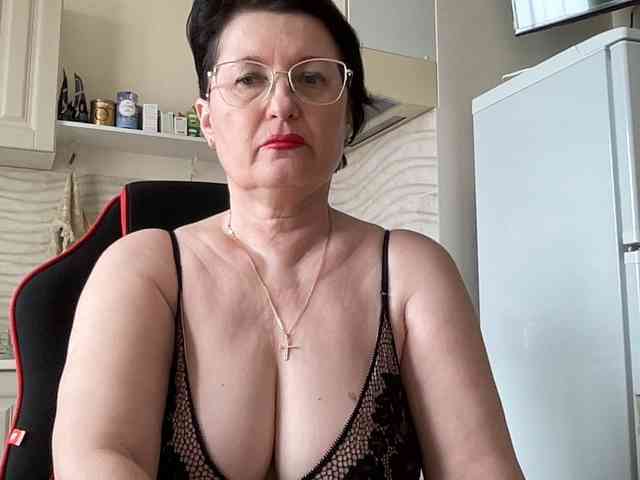 HotMilfPussy webcam