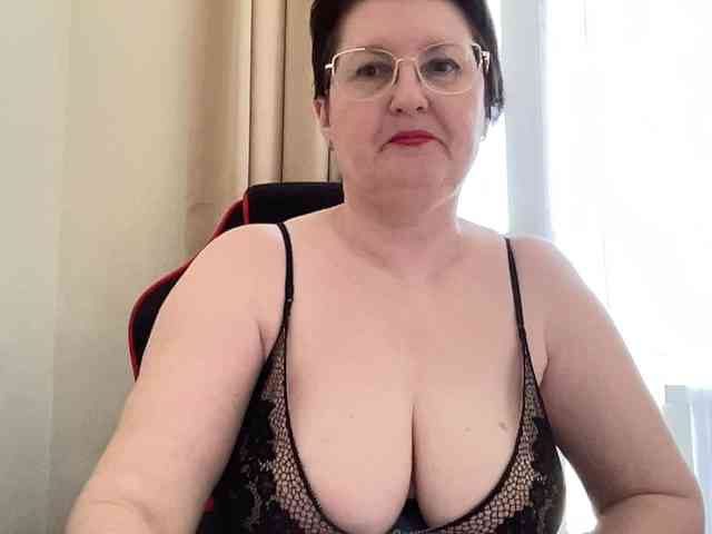 HotMilfPussy webcam