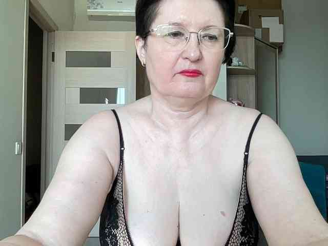 HotMilfPussy webcam