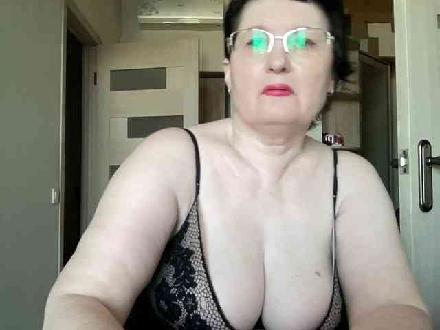 HotMilfPussy webcam