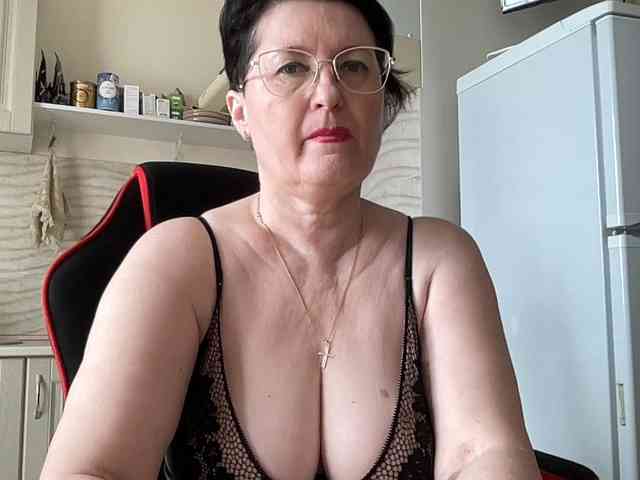 HotMilfPussy webcam