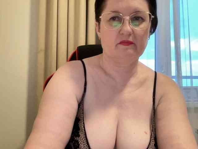 HotMilfPussy webcam