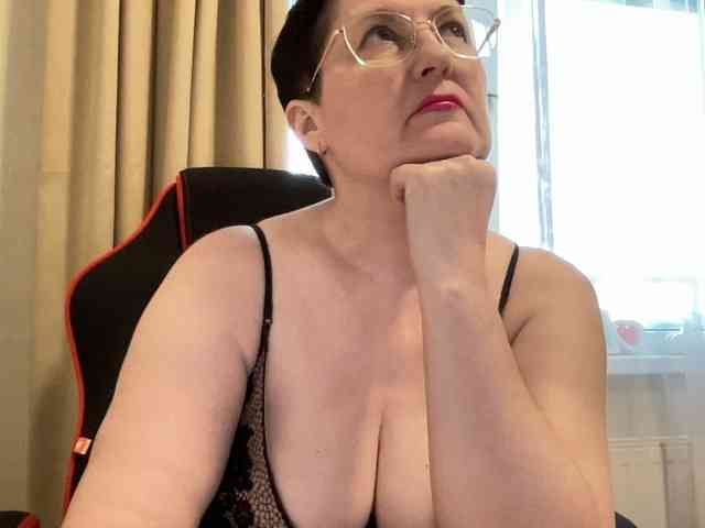 HotMilfPussy webcam