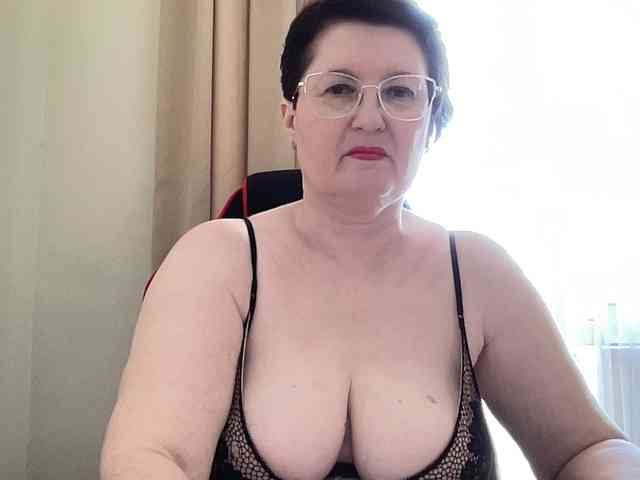 HotMilfPussy webcam