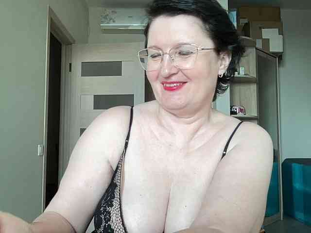 HotMilfPussy webcam
