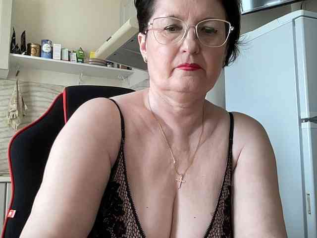 HotMilfPussy webcam