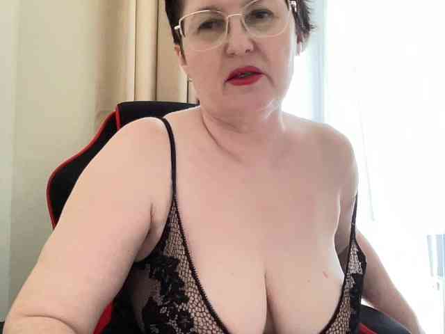 HotMilfPussy webcam