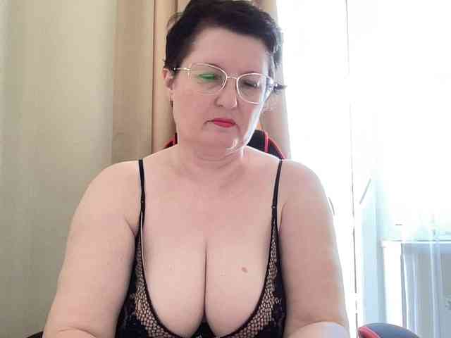 HotMilfPussy webcam