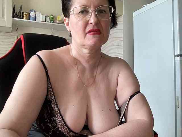 HotMilfPussy webcam