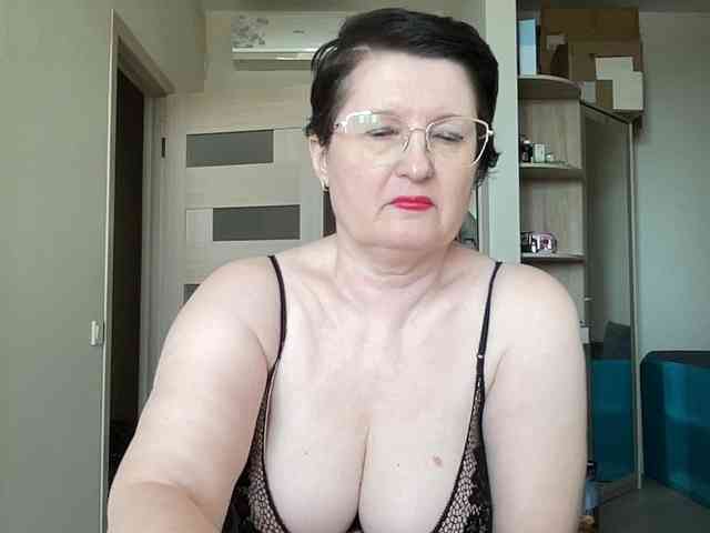 HotMilfPussy webcam